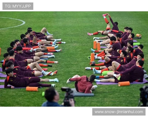 足球球星慢跑训练：提升体能与速度的关键步骤解析